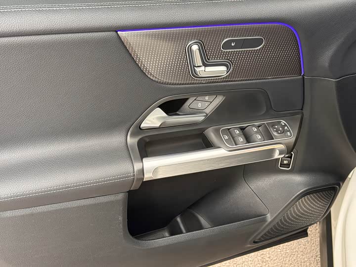 Фото 7 - Mercedes-Benz GLB-Class