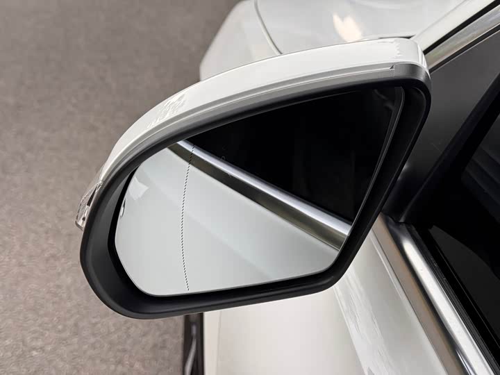 Фото 8 - Mercedes-Benz GLB-Class