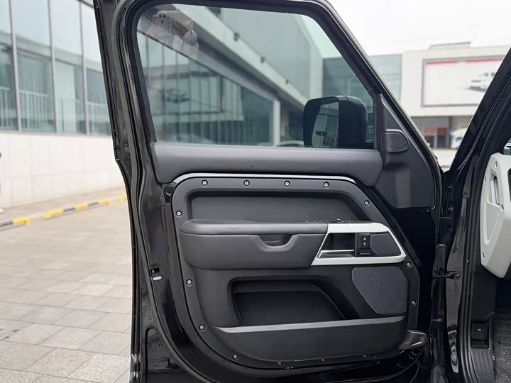 Фото 7 - Land Rover Defender