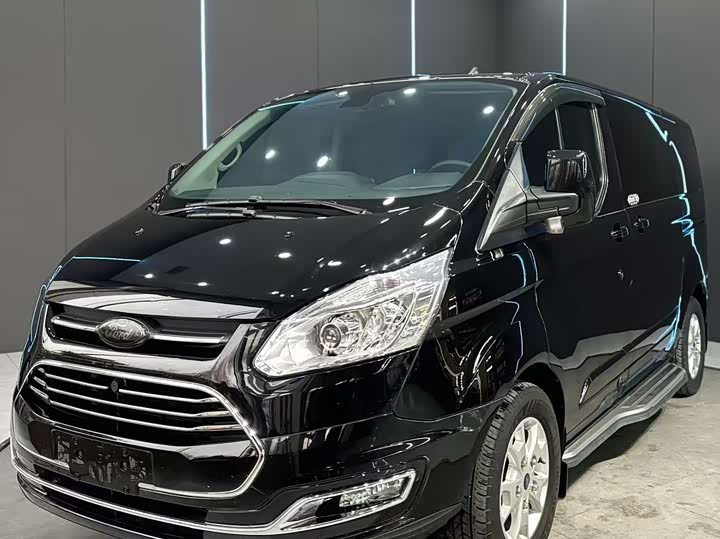 Фото 1 - Ford Tourneo