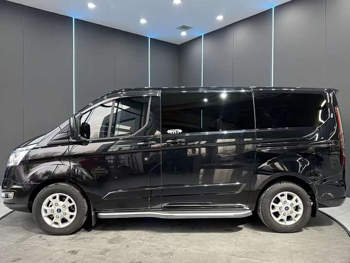 Фото 4 - Ford Tourneo