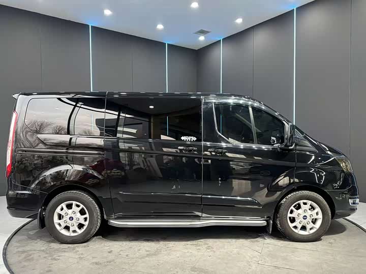 Фото 5 - Ford Tourneo
