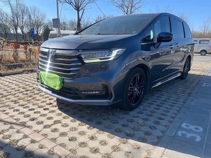 Фото 1 - Honda Odyssey