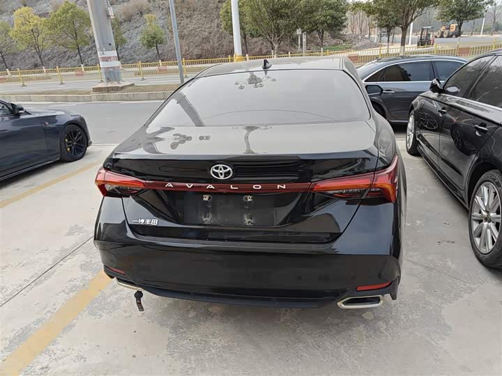 Фото 6 - Toyota Avalon