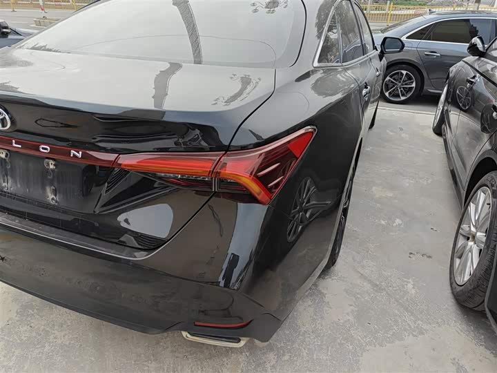 Фото 8 - Toyota Avalon