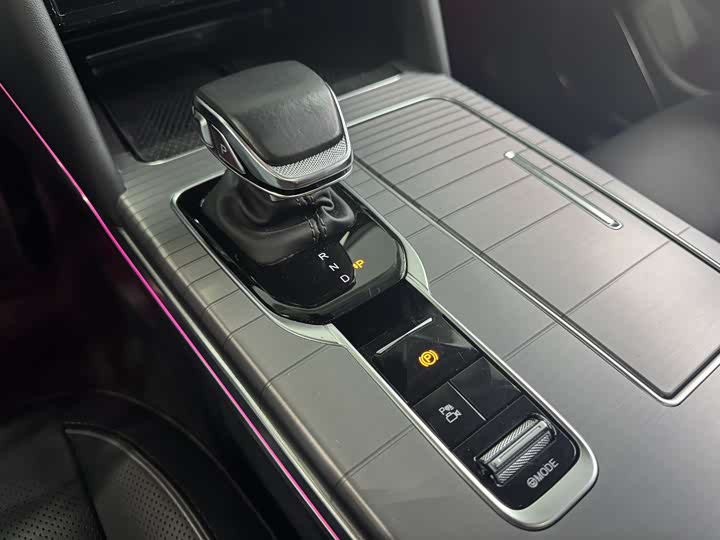 Фото 9 - Hongqi HS7