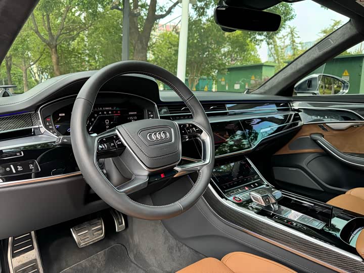 Фото 7 - Audi S8