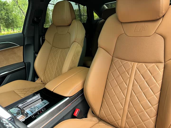 Фото 8 - Audi S8