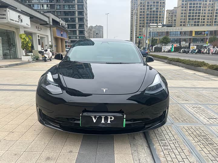 Фото 1 - Tesla Model 3