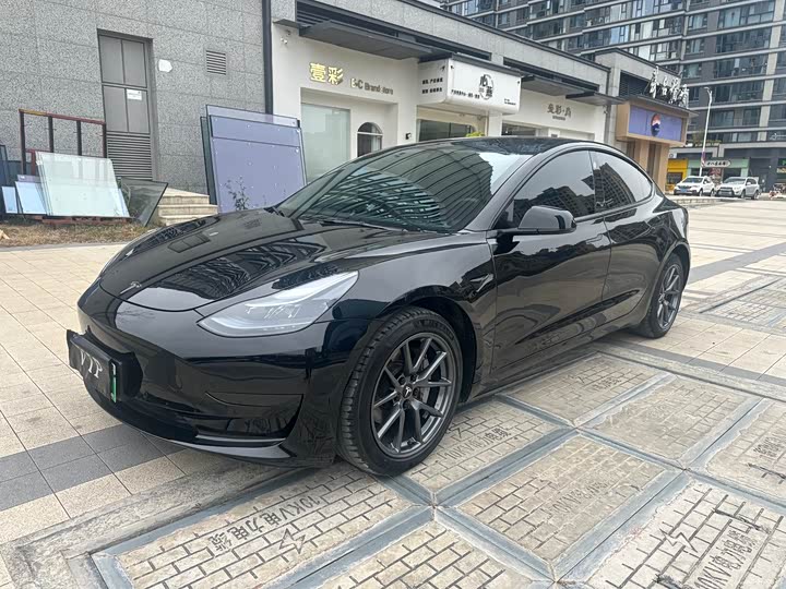 Фото 3 - Tesla Model 3