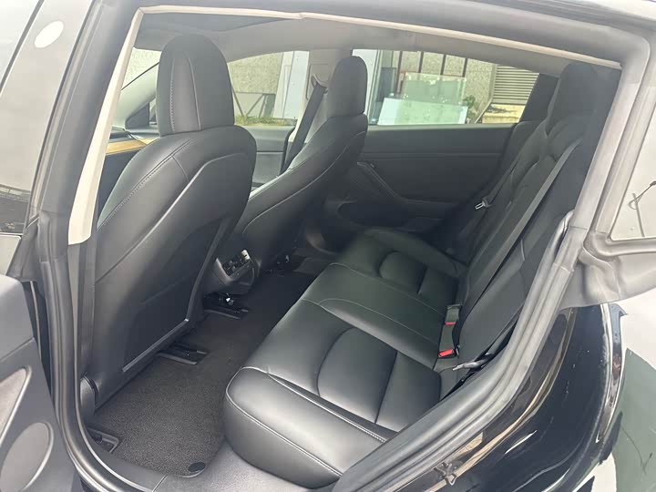 Фото 6 - Tesla Model 3