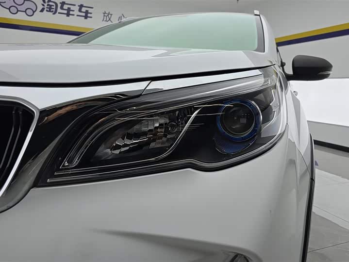 Фото 5 - Geely Vision X3