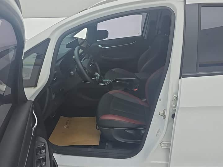 Фото 9 - Geely Vision X3