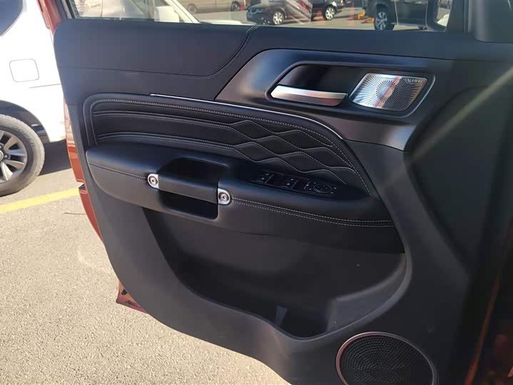 Фото 7 - Tank 300