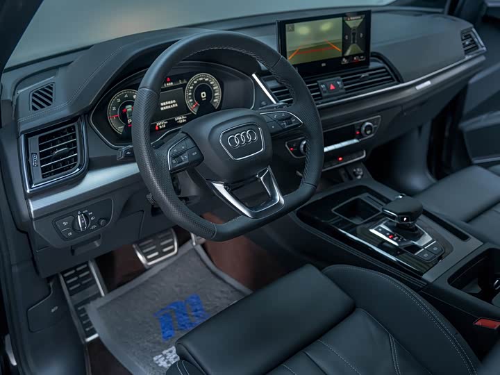 Фото 9 - Audi Q5L
