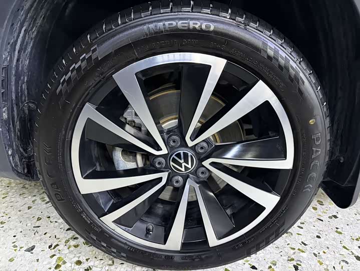 Фото 4 - Volkswagen Tharu