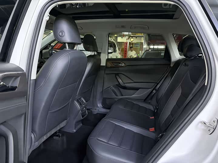 Фото 9 - Volkswagen Tharu