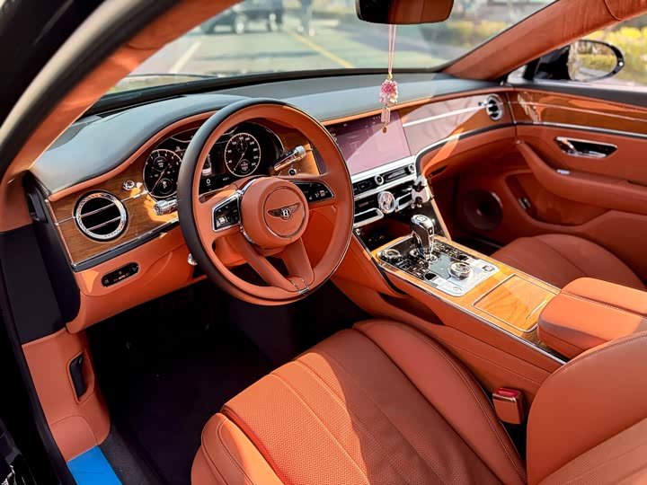 Фото 5 - Bentley Flying Spur Hybrid