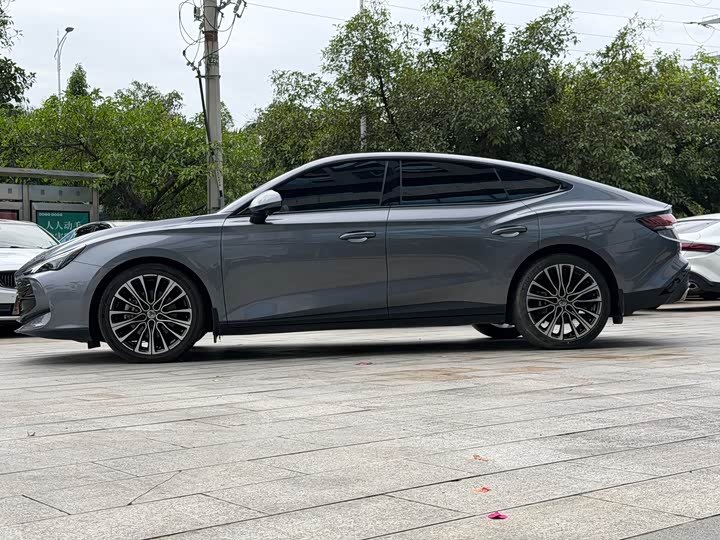 Фото 2 - MG Motor 7