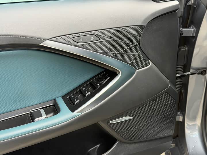 Фото 7 - MG Motor 7