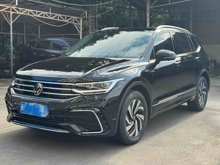 Фото 1 - Volkswagen Tiguan L Pro