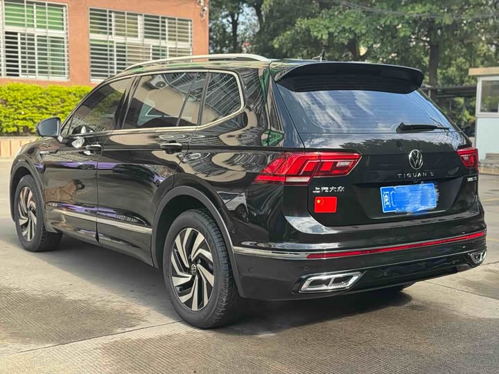 Фото 3 - Volkswagen Tiguan L Pro