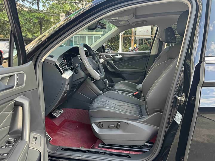 Фото 6 - Volkswagen Tiguan L Pro