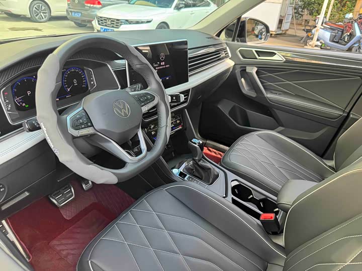 Фото 8 - Volkswagen Tiguan L Pro