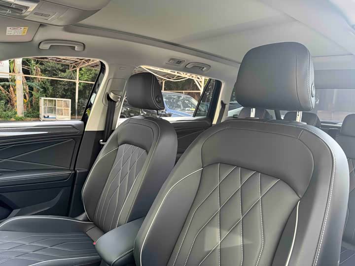 Фото 9 - Volkswagen Tiguan L Pro