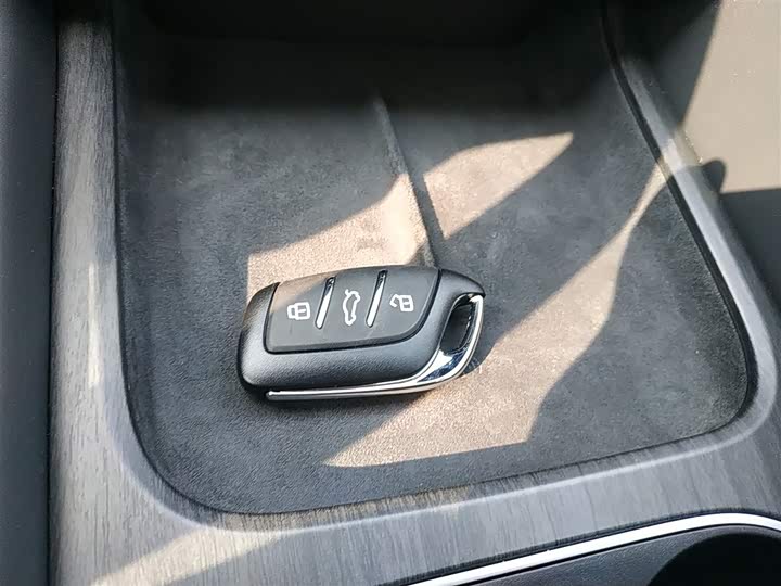 Фото 9 - Roewe D7