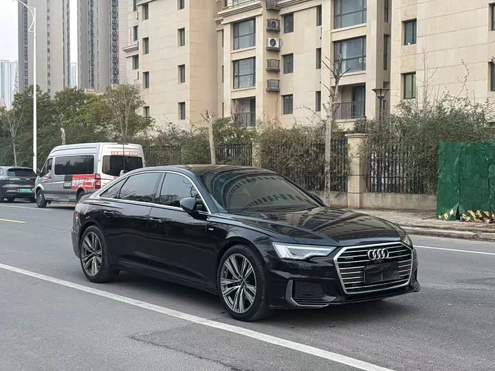 Фото 4 - Audi A6L