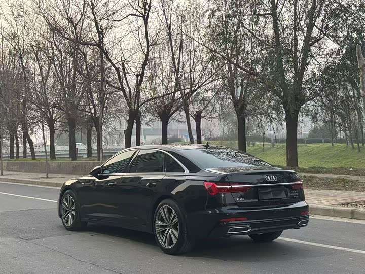 Фото 8 - Audi A6L