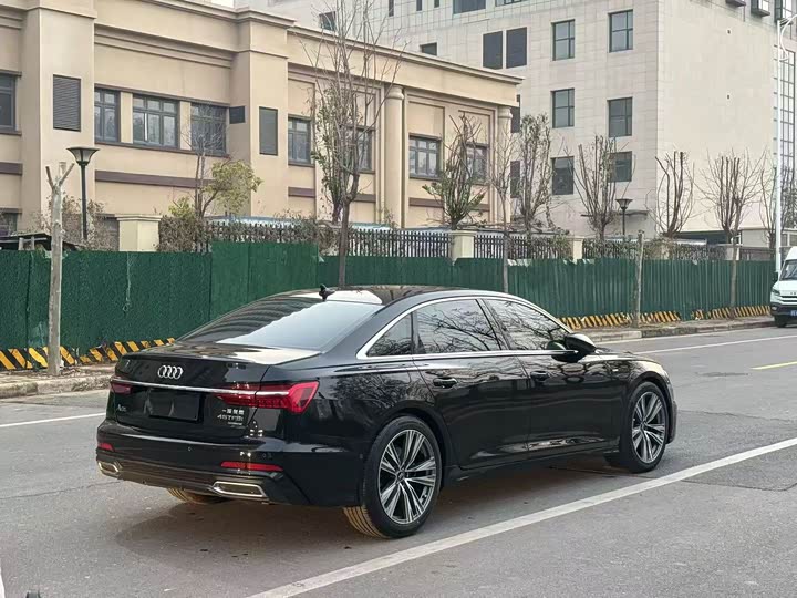 Фото 9 - Audi A6L