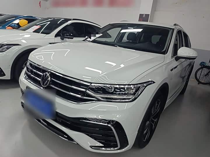 Фото 2 - Volkswagen Tiguan L Pro