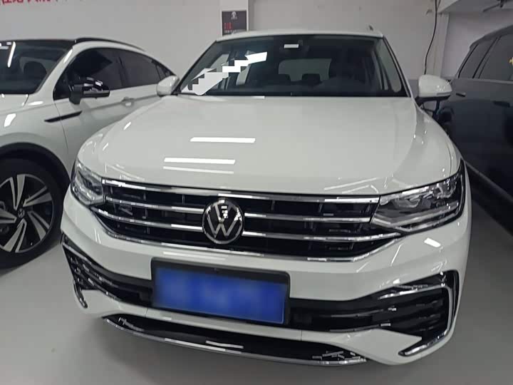 Фото 3 - Volkswagen Tiguan L Pro