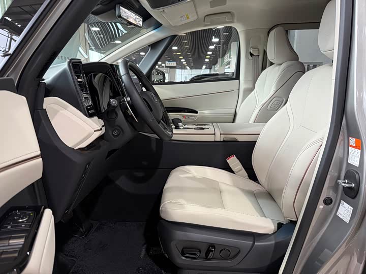 Фото 4 - Lexus LM