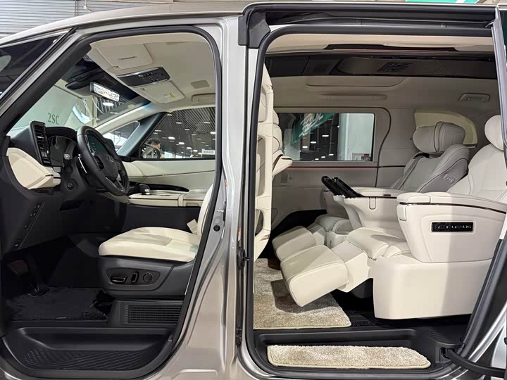 Фото 6 - Lexus LM