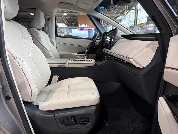 Фото 7 - Lexus LM