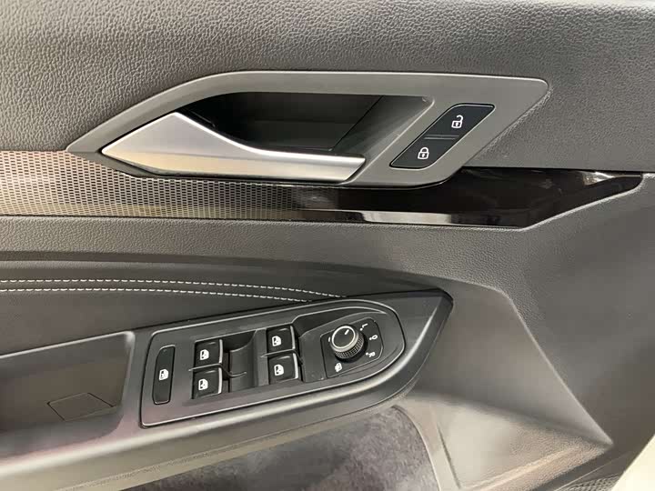 Фото 8 - Volkswagen Golf