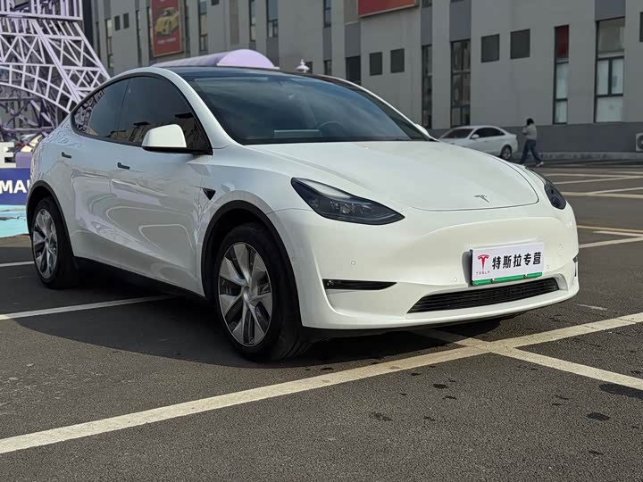 Фото 3 - Tesla Model Y
