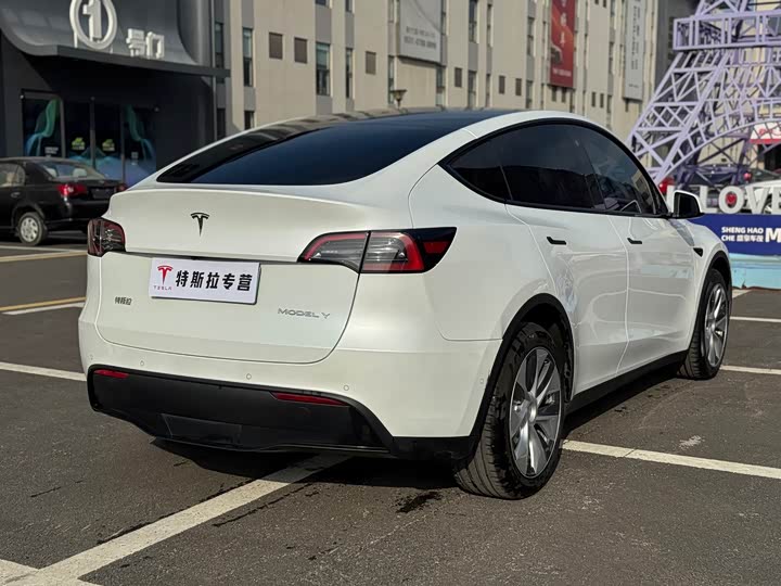 Фото 7 - Tesla Model Y