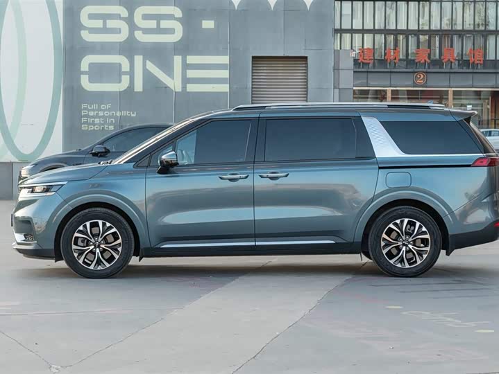 Фото 2 - Kia Carnival