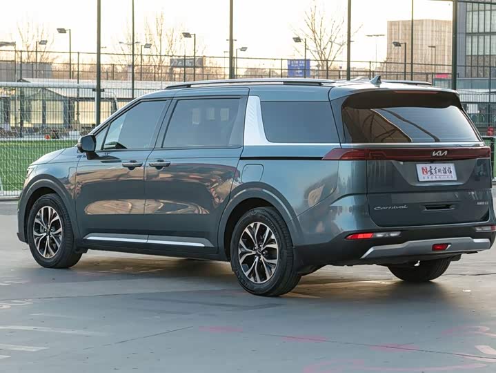 Фото 3 - Kia Carnival