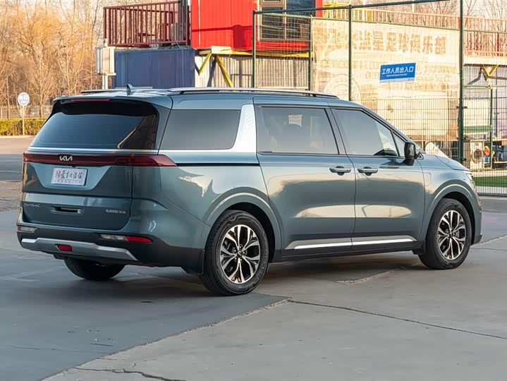 Фото 5 - Kia Carnival