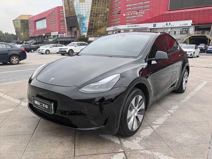 Фото 1 - Tesla Model Y