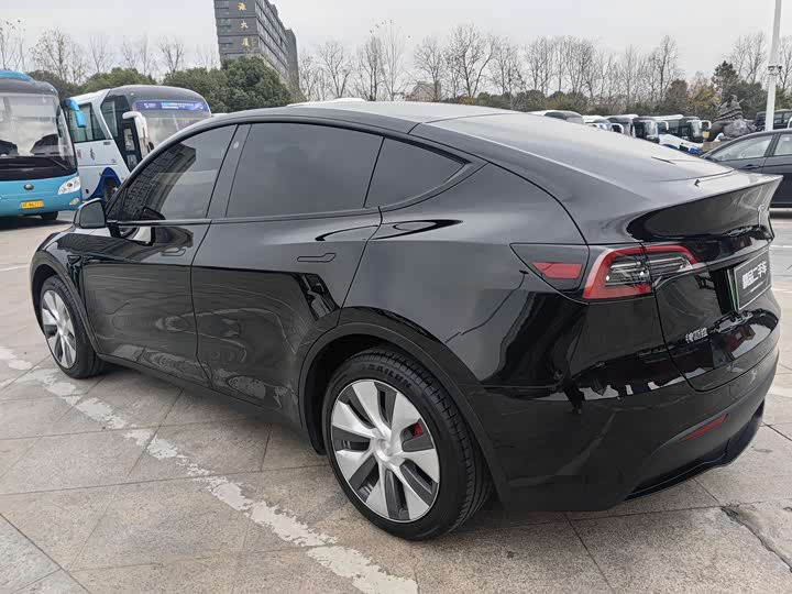 Фото 6 - Tesla Model Y