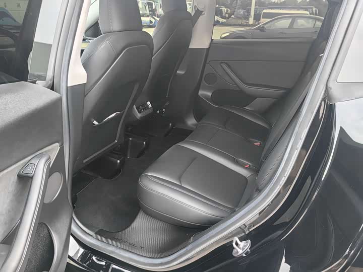 Фото 8 - Tesla Model Y