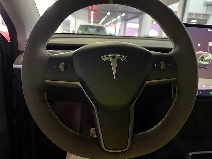Фото 6 - Tesla Model Y