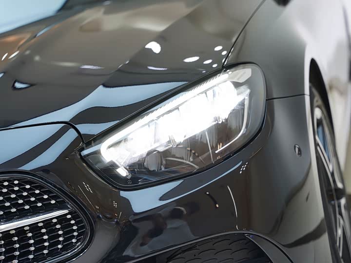 Photo 7 - Mercedes-Benz E-Class