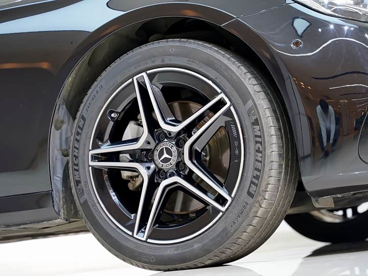 Photo 9 - Mercedes-Benz E-Class